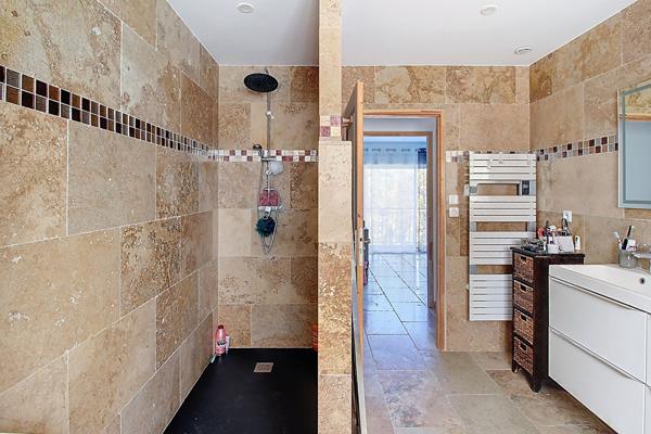 A VENDRE EN EXCLUSIVITE ! DRAGUIGNAN MAISON 4 CHAMBRES avec GARAGE sur terrain CLOS d un hectare