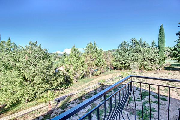 A VENDRE EN EXCLUSIVITE ! DRAGUIGNAN MAISON 4 CHAMBRES avec GARAGE sur terrain CLOS d un hectare