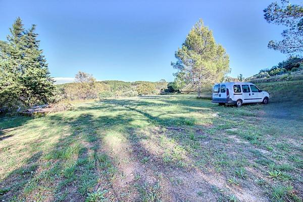 A VENDRE EN EXCLUSIVITE ! DRAGUIGNAN MAISON 4 CHAMBRES avec GARAGE sur terrain CLOS d un hectare