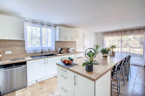 A VENDRE EN EXCLUSIVITE ! DRAGUIGNAN MAISON 4 CHAMBRES avec GARAGE sur terrain CLOS d un hectare