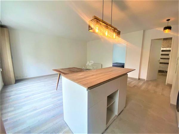 Appartement meublé - Nanterre 2 pièce(s) 46 m2

Loyer €1 300.00/mois charges comprises **

- Ref : 14524