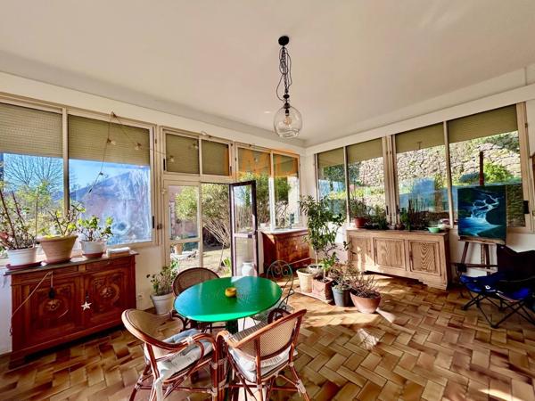 Maison + Terrasse + Lumineux + Calme + Piscine + Jardin