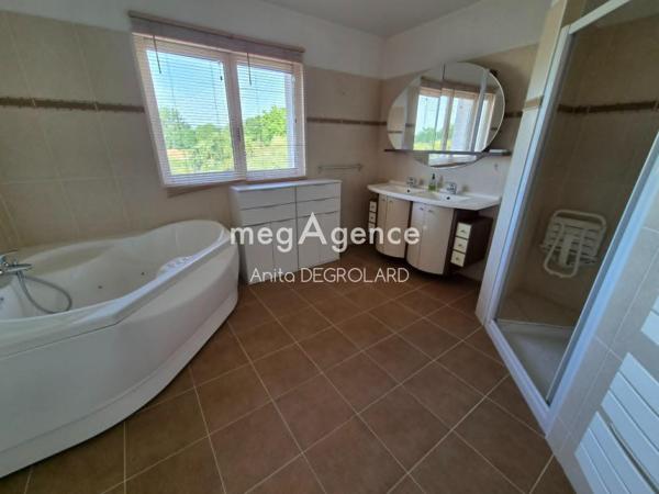 Maison à LA ROCHE-SUR-YON, 85000 - 7 pièces 186m²