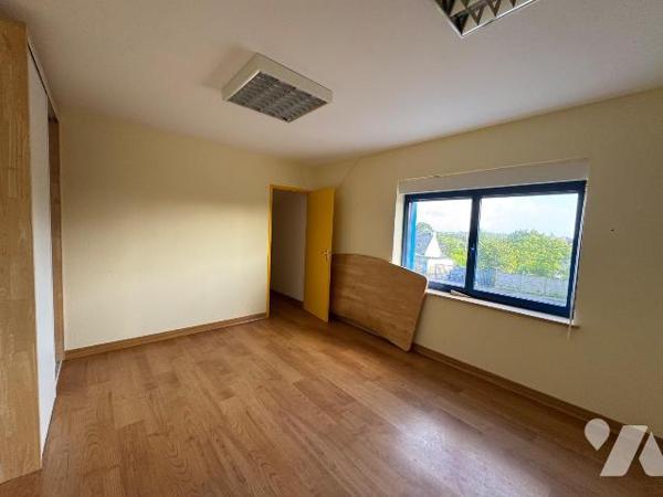 LANNILIS - Local d'activité artisanale de 405.0 m2. Au sein d'un ensemble immobilier  divisé en...