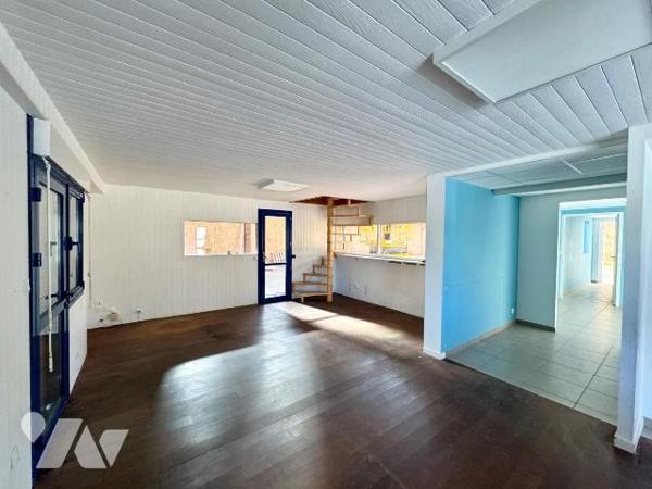 LANNILIS - Local d'activité artisanale de 405.0 m2. Au sein d'un ensemble immobilier  divisé en...