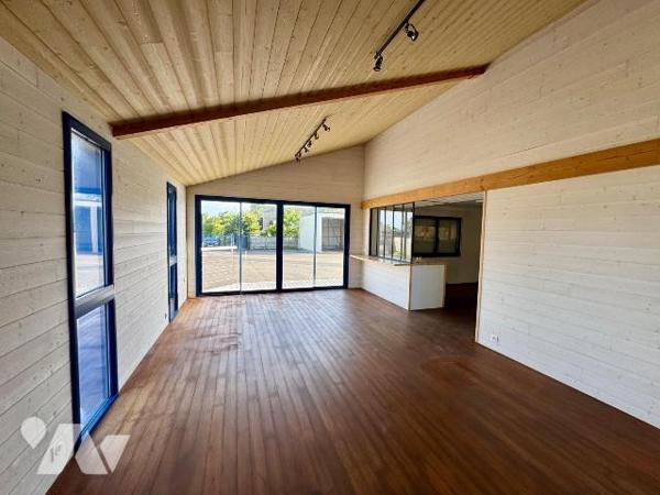 LANNILIS - Local d'activité artisanale de 405.0 m2. Au sein d'un ensemble immobilier  divisé en...