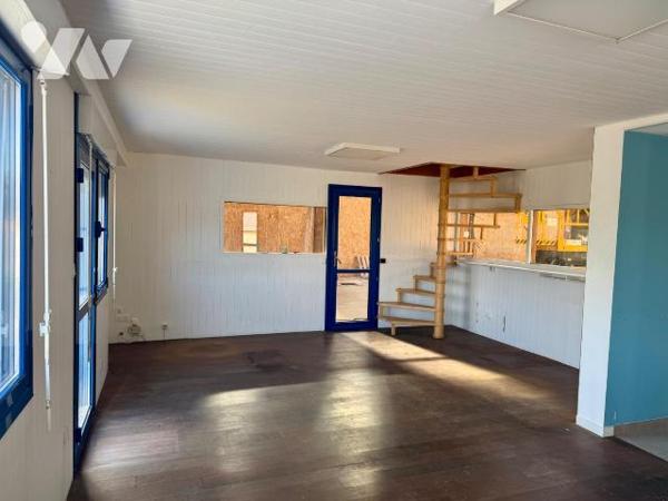 LANNILIS - Local d'activité artisanale de 405.0 m2. Au sein d'un ensemble immobilier  divisé en...