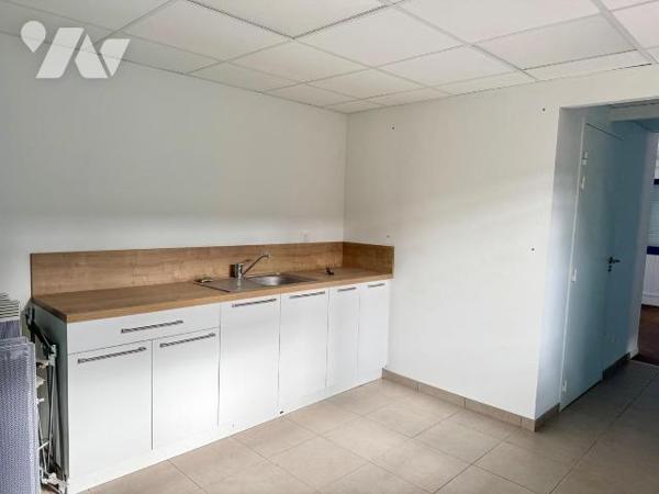 LANNILIS - Local d'activité artisanale de 405.0 m2. Au sein d'un ensemble immobilier  divisé en...