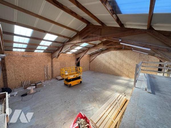 LANNILIS - Local d'activité artisanale de 405.0 m2. Au sein d'un ensemble immobilier  divisé en...