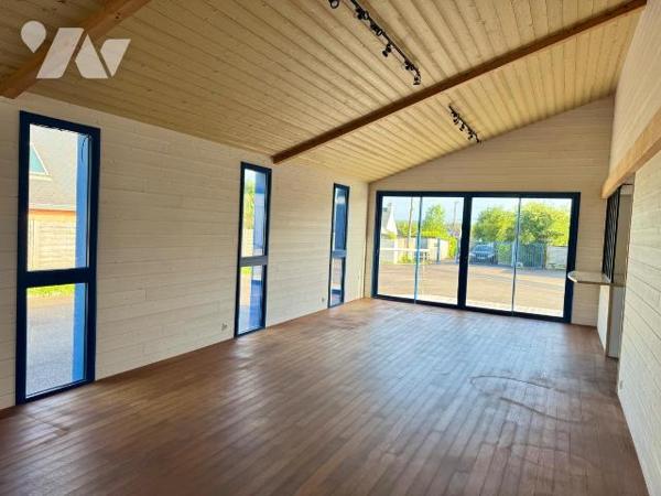 LANNILIS - Local d'activité artisanale de 405.0 m2. Au sein d'un ensemble immobilier  divisé en...