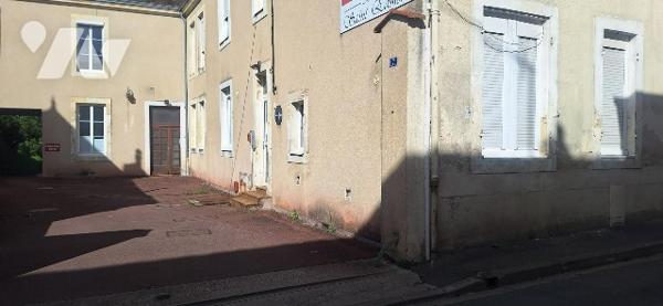 STUDIO A RENOVER -CENTRE BOURG SAVIGNE L'EVEQUE