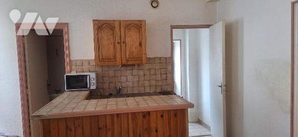 STUDIO A RENOVER -CENTRE BOURG SAVIGNE L'EVEQUE
