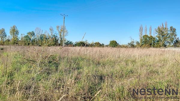 A Vendre Terrain Plat de 4400 m² vue imprenable sur les Pyrénées Environnement Campagne Secteur Cazeres