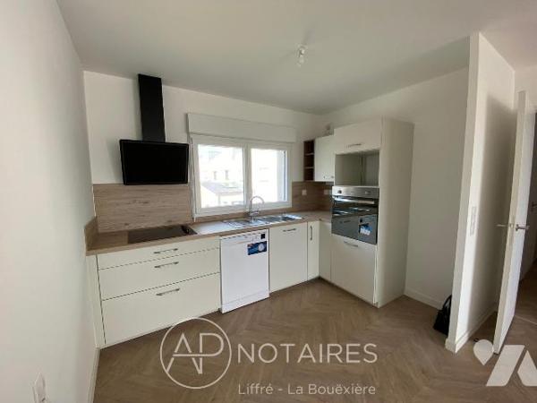 Appartement centre ville, idéalement situé, dans une copropriété récente et calme, première occ...