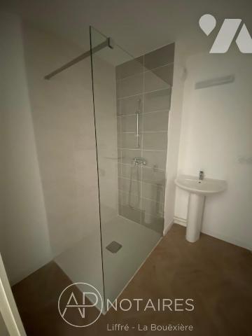 Appartement centre ville, idéalement situé, dans une copropriété récente et calme, première occ...
