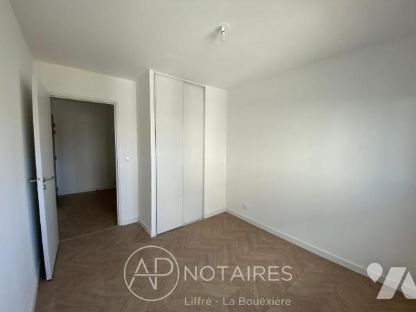 Appartement centre ville, idéalement situé, dans une copropriété récente et calme, première occ...