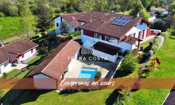 Maison familiale avec appartement indépendant et piscine – Bassussarry