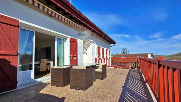 Maison familiale avec appartement indépendant et piscine – Bassussarry