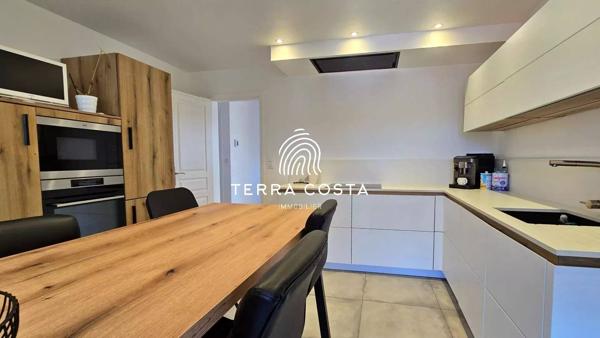 Maison familiale avec appartement indépendant et piscine – Bassussarry