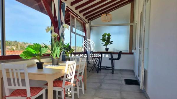 Maison familiale avec appartement indépendant et piscine – Bassussarry