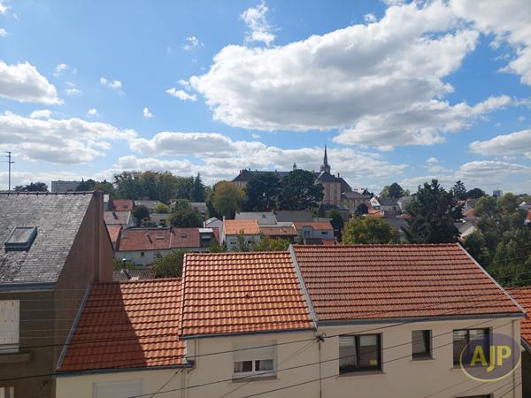 Appartement à louer Nantes : 3 pièces, 67m² avec 2 chambre(s) à 1 000€ - AJP Immobilier Nantes Rond-Point de Rennes