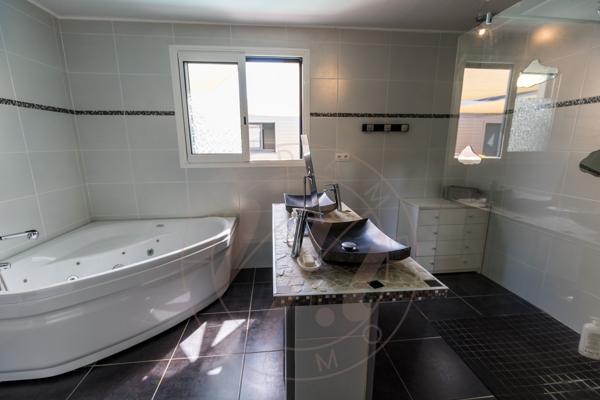 Saint-Pierre-du-Mont – Maison de caractère à ossature bois de mélèze avec patio, piscine et prestations de qua Détails des diagnostics énergétiques