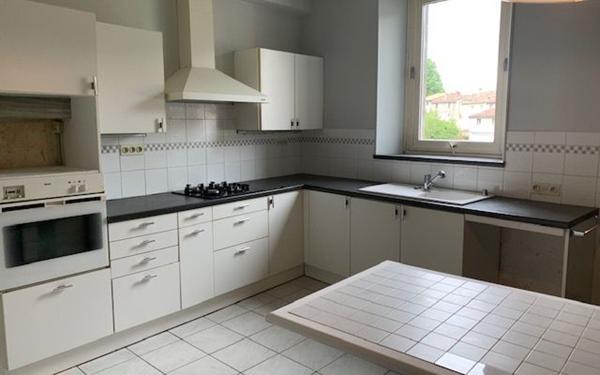 Appartement à louer    5 pièces • 150 m2 Bout-du-Pont-de-Larn