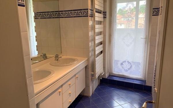 Appartement à louer    5 pièces • 150 m2 Bout-du-Pont-de-Larn