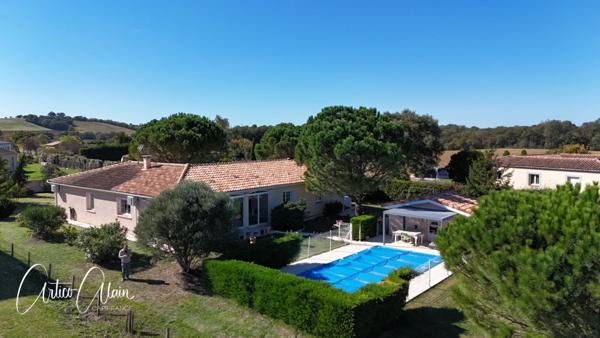Maison de plain-pied 145 m² avec piscine, pool house et grand terrain arboré 2500m²