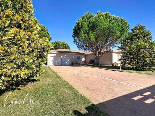 Maison de plain-pied 145 m² avec piscine, pool house et grand terrain arboré 2500m²