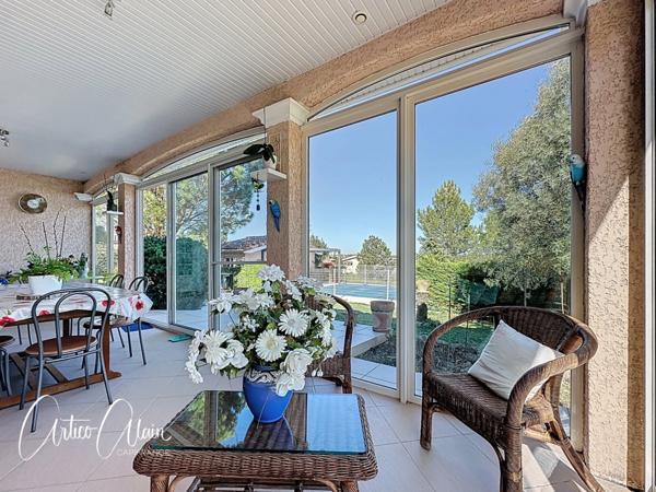 Maison de plain-pied 145 m² avec piscine, pool house et grand terrain arboré 2500m²