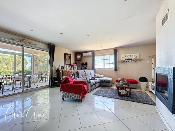 Maison de plain-pied 145 m² avec piscine, pool house et grand terrain arboré 2500m²