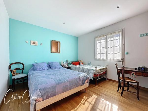 Maison de plain-pied 145 m² avec piscine, pool house et grand terrain arboré 2500m²