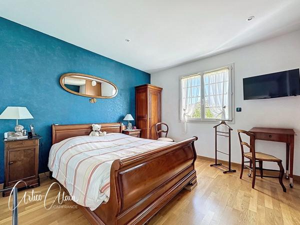 Maison de plain-pied 145 m² avec piscine, pool house et grand terrain arboré 2500m²