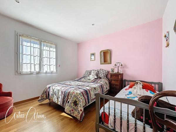 Maison de plain-pied 145 m² avec piscine, pool house et grand terrain arboré 2500m²