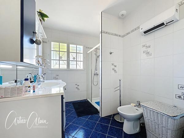 Maison de plain-pied 145 m² avec piscine, pool house et grand terrain arboré 2500m²