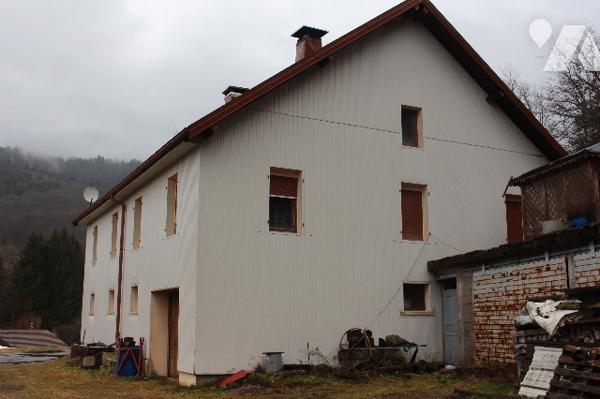Maison ind. sur sous-sol avec dépendances sur 5210m² de terrain (dont environ 12a  constructibles)