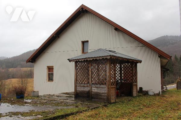 Maison ind. sur sous-sol avec dépendances sur 5210m² de terrain (dont environ 12a  constructibles)