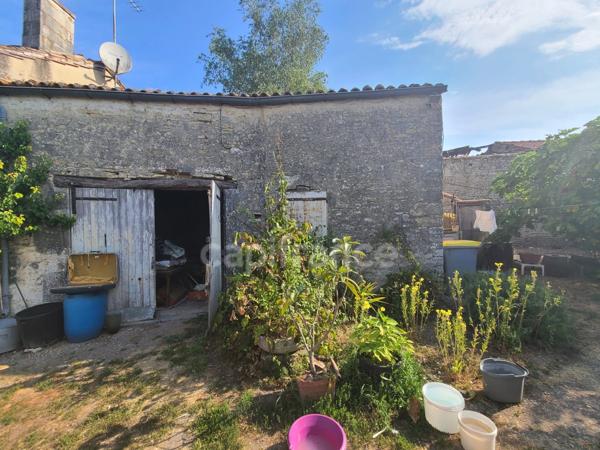 Charmante maison de village en pierre à personnaliser