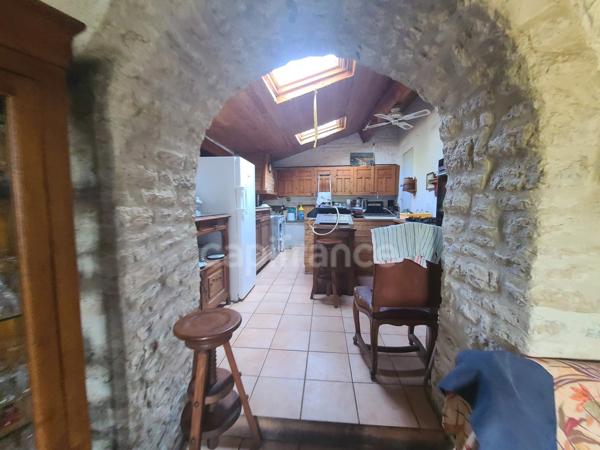 Charmante maison de village en pierre à personnaliser