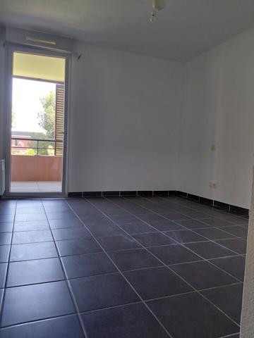 AU COEUR D UN PARC VERDOYANT JOLI 2 P + C + PARKING PRIVE 210 000 €