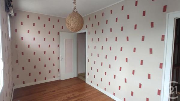 Maison à vendre  8 pièces - 126 m 2   SAINTES  - 17