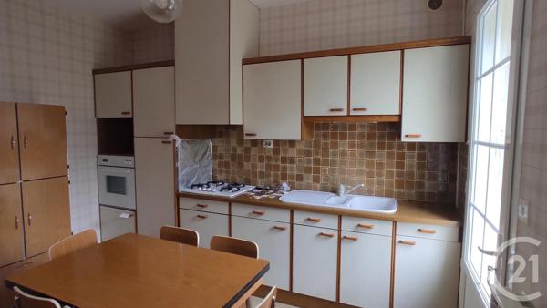 Maison à vendre  8 pièces - 126 m 2   SAINTES  - 17