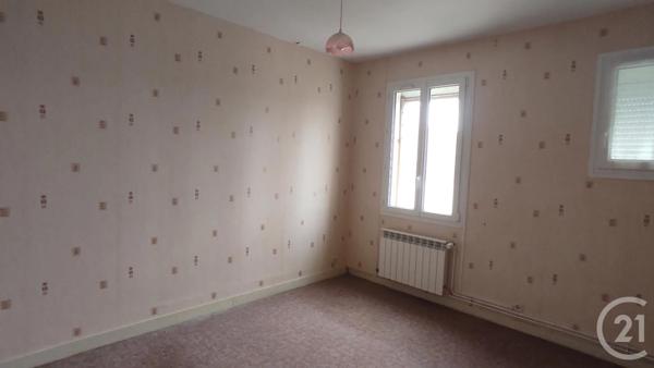 Maison à vendre  8 pièces - 126 m 2   SAINTES  - 17