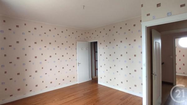 Maison à vendre  8 pièces - 126 m 2   SAINTES  - 17