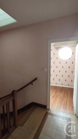 Maison à vendre  8 pièces - 126 m 2   SAINTES  - 17