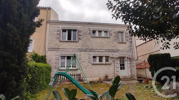Maison à vendre  8 pièces - 126 m 2   SAINTES  - 17