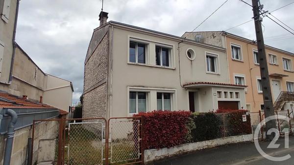 Maison à vendre  8 pièces - 126 m 2   SAINTES  - 17