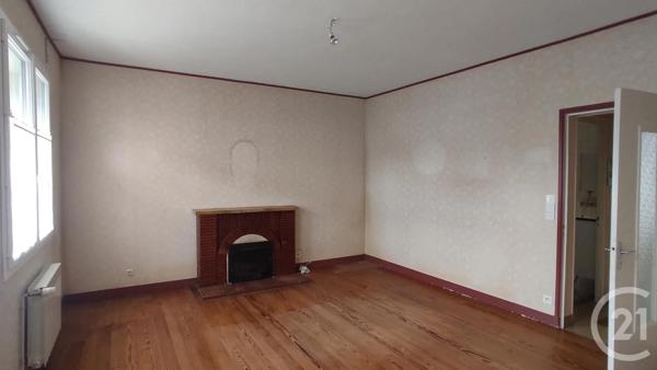 Maison à vendre  8 pièces - 126 m 2   SAINTES  - 17