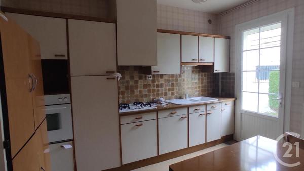 Maison à vendre  8 pièces - 126 m 2   SAINTES  - 17